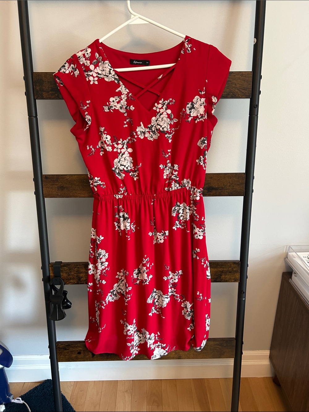 Reitmans red floral midi dress Size Small